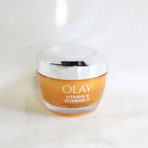 NEW OLAY VITAMIN C LIGHTWEIGHT MOISTURIZER