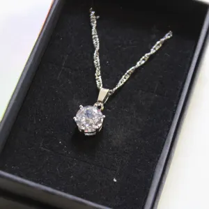 SP 6 CLAW CRYSTAL NECKLACE IN GIFT BOX