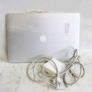 MACBOOK PRO APPROX 16'' WITH CHARGER