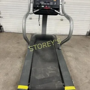 * Star Trac Comm. Treadmill - 220v