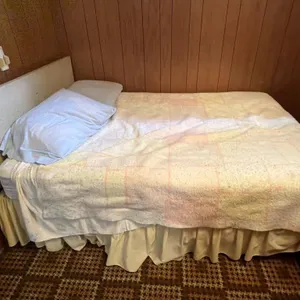 Double bed with Dresser - Headboard and Bedding