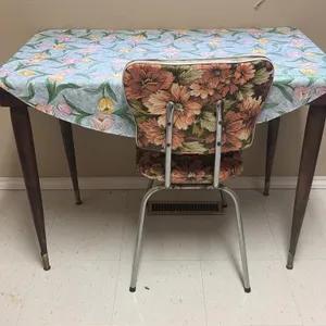 Wood Craft / Occaision Table with drop-down leafs