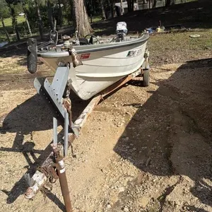 Starcraft boat with 25 hp Evinrude motor