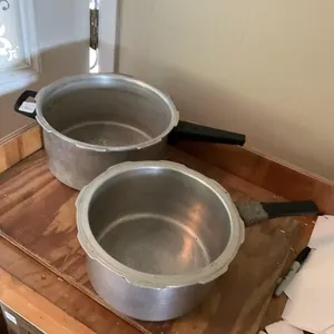 2 pressure cookers. No lid