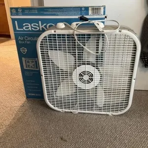 Lasko box fan. Works
