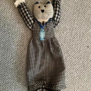 Hanging cat shopping bag holder