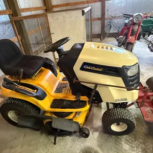 Cub Cadet LTX 1042 Riding Mower, 318 hrs, Hydrostatic Drive, Bagger, 42" Deck, Thatcher, mower runs
