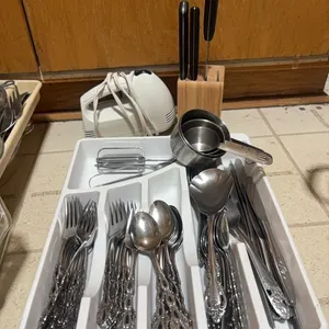 SILVERWARE-MEASURE CUPS-KNIFE BLOCK-HAMILTON  BEACH MIXER
