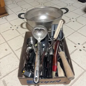STRAINER-KITCHEN UTENSILS