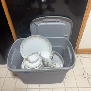 TOTE OF FINE CHINA