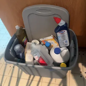 TOTE OF CLEANIING PRODUCTS