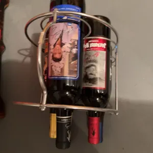 Metal Wall-Mounted Wine Rack With 4 Bottles