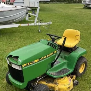 John Deere LX176 riding lawn tractor