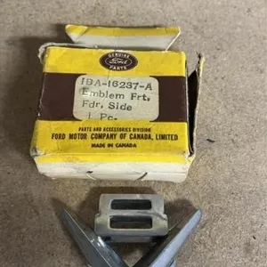 Ford V8 emblem