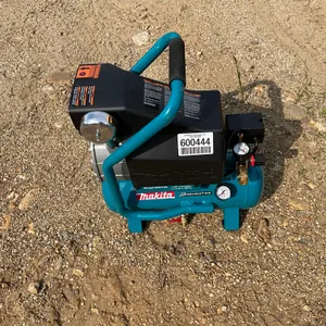 MAKITA MAC700 PORTABLE AIR COMPRESSOR SN: A238246
