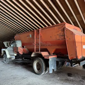 Early 70’s Ford F600 mixer wagon truck, 4 speed with high/low, V-8 gas, 4wd with lock out hubs, motor has been overhauled, just spent 3800 on transmis