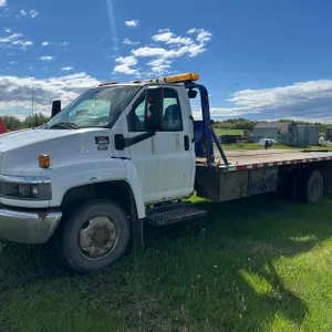 2003 GMC C5500 DIESEL FLAT DECK TRUCK W/ WINCH 591,612 KM'S SHOWING S/N: 1GDE5E1113F502797