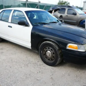 2009 Ford Crown Victoria 4-Door Police Interceptor
