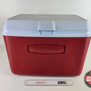 Rubbermaid Victory Series Cooler  (Measures : 16H x 21W x 14D)