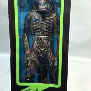 Super size aliens 18 inch action figure in Box