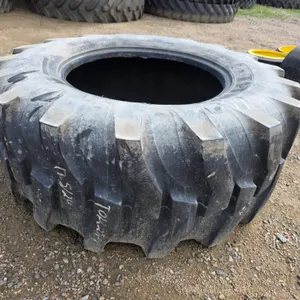 (1)  17.5L-24 Titan
Farm Industrial Tractor Lug R-4
C (6 Ply), 85% [USED Grade A Tire]