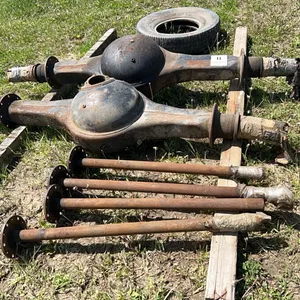SET OF T/A FREIGHTLINER HOUSINGS w/ AXLES - NO GEARS