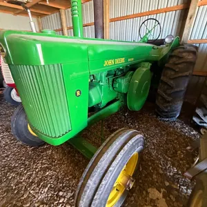 John Deere model R parade tractor, fully restored, starter motor is good, this tractor has one prizes at shows