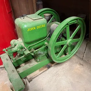 John Deere stationary engine, excellent condition