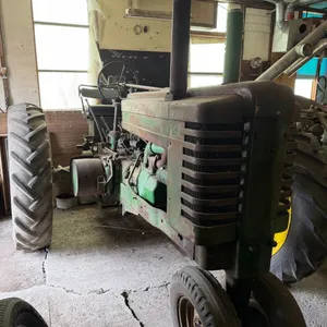 John Deere model G narrow front