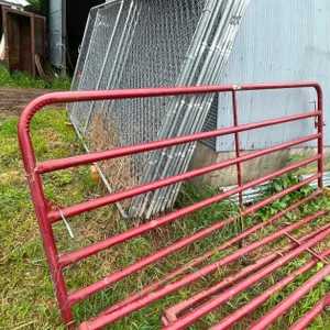 (1) New Red 10' Gate