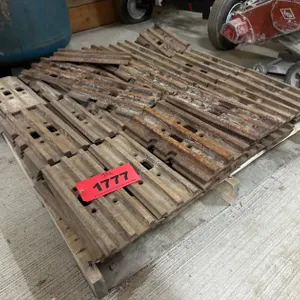 Approx (36) Case 455C Track Pads