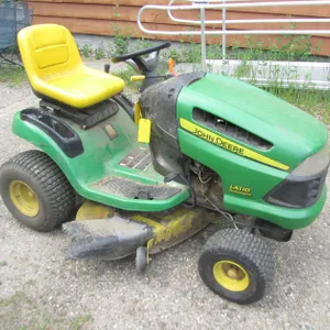 John Deere LA110 Riding Lawn Mower