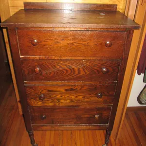Vintage 4-Drawer Dresser On Casters
