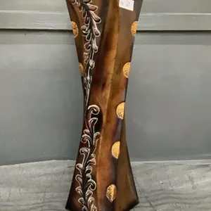 DECORATIVE CERAMIC VASE