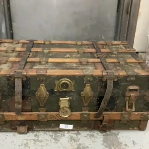 ANTIQUE WOOD TRUNK W/ TRAY