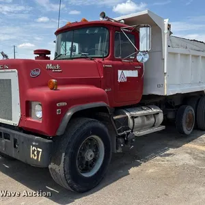 1987 Mack RS685 LS dump truck