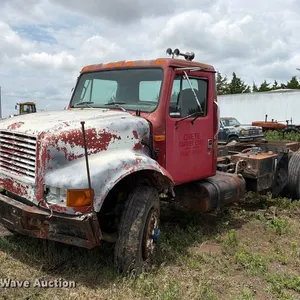 1994 International F4900 truck cab and chassis