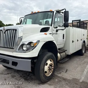 2011 International 7400 utility / service truck
