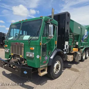 2018 Peterbilt 320 refuse truck