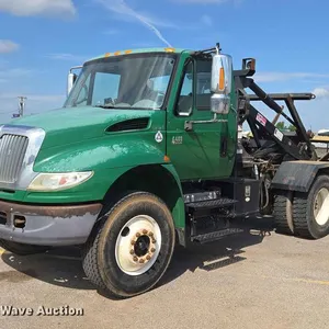 2007 International 4400 refuse truck