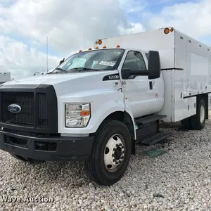 2016 Ford F650 Super Duty chipper truck