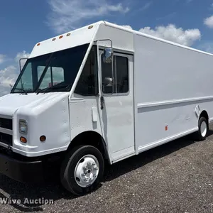 2000 Freightliner MT55 delivery truck