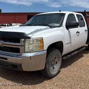 2009 Chevrolet Silverado 2500HD Crew Cab flatbed pickup truck