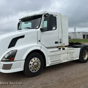 2014 Volvo VNL semi truck