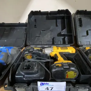 DEWALT DW059 CORDLESS DRILL IN HARD TRANSPORT CASE WITH 2 BATTERIES & CHARGER
