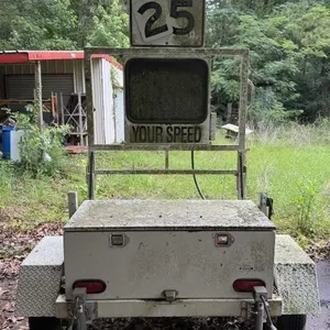Trailer-mounted radar speed display unit featuring