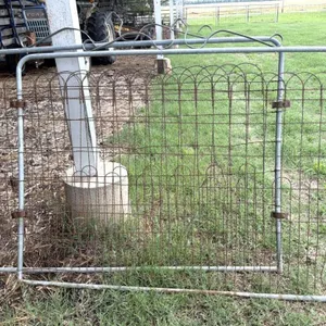 (2) Decretive Wire Gates 68x48