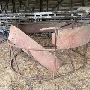 Round Bail Feeder, Needs Repair