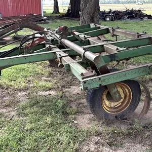 John Deere 100 Cultivator 12�