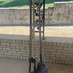 Pothole digger and spade shovel